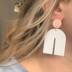 💖 2/$30 Boho U‑Shaped oversized‎ white Statement Resin Earrings Art to wear